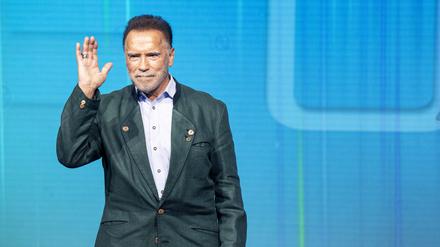 Arnold Schwarzenegger, bekannt auch als Schauspieler und Bodybuilder.