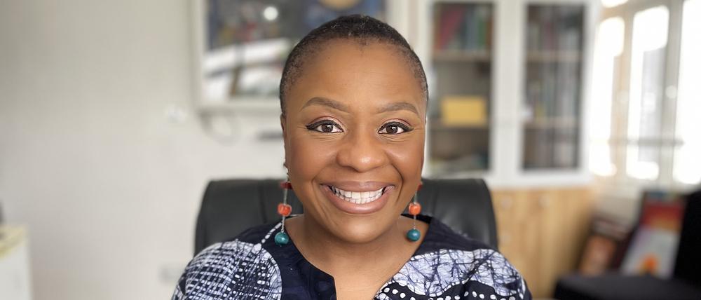 Raus dem Schatten der alten Mächte. Die nigerianische Schriftstellerin und Buchlobbyistin Lola Shoneyin.