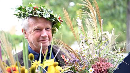 Von seinen Unterstützerinnen und Freunden wurde Jörg Näthe anlässlich der Ehrung mit dem Bundesverdienstkreuz reich mit Blumen beschenkt.