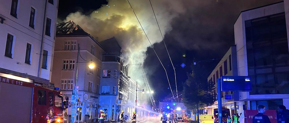Bei einem Brand in Eberswalde sterben zwei Menschen. Die Polizei ermittelt noch zur Ursache.