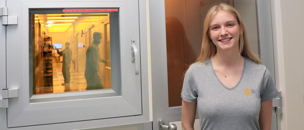Anastasia S., 20 Jahre alt, arbeitet im zweiten Lehrjahr am Ferdinand-Braun-Institut in Adlershof. Sie wird zur Mikrotechnologin ausgebildet.