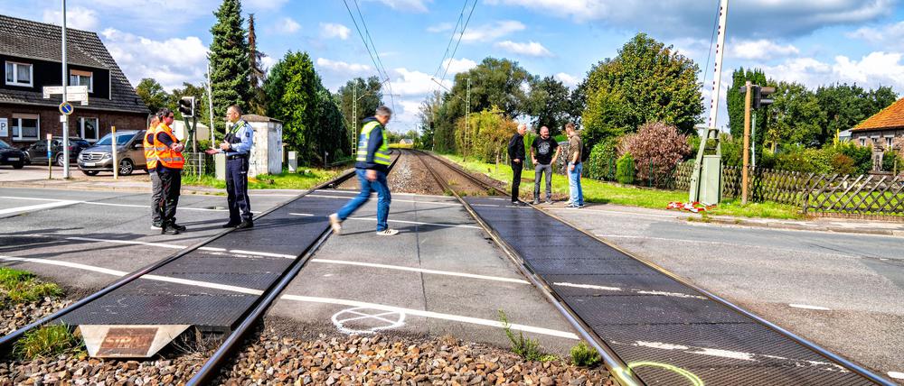 Unfall auf dem Weg zur Schule: Eine 14-Jährige starb an einem Bahnübergang