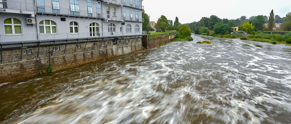 Auch in Brandenburg droht in den kommenden Tagen Hochwasser. Der Wasserstand der Neiße in Guben ist bereits gestiegen. (Foto aktuell)