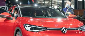 Ein VW ID.5 bei der Vorstellung des Modells. Auch dieses Elektroauto wird vom Kraftfahrtbundesamt als SUV geführt. 