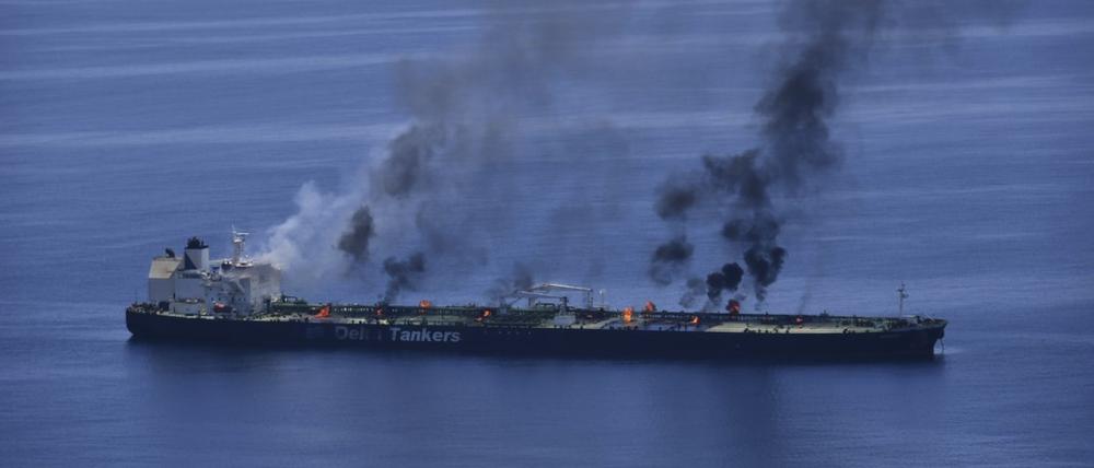 Dieses von der Operation Aspides der Europäischen Union veröffentlichte Foto zeigt Brände an Bord des Öltankers „Sounion“ im Roten Meer am 25. August 2024.
