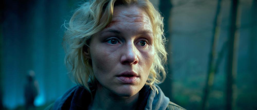 Lara (Rosalie Thomass) nimmt es bei der Suche nach ihrer vermissten Nichte mit jedem Gegner auf.