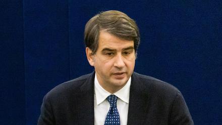 Raffaele Fitto ist ein italienischer Politiker der rechten Partei Fratelli d’Italia (Brüder Italiens).
