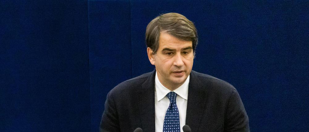 Raffaele Fitto ist ein italienischer Politiker der rechten Partei Fratelli d’Italia (Brüder Italiens).