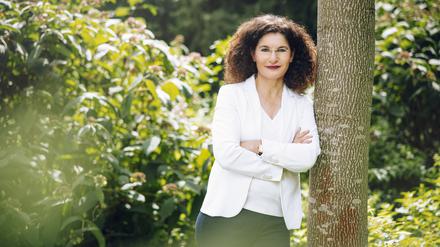 Tina Müller für WELEDA; Location: Hofgarten Düsseldorf