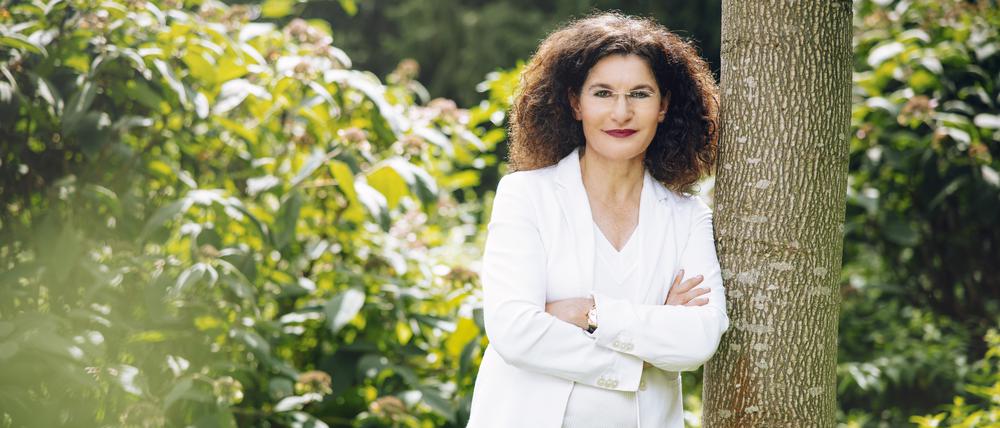Tina Müller für WELEDA; Location: Hofgarten Düsseldorf