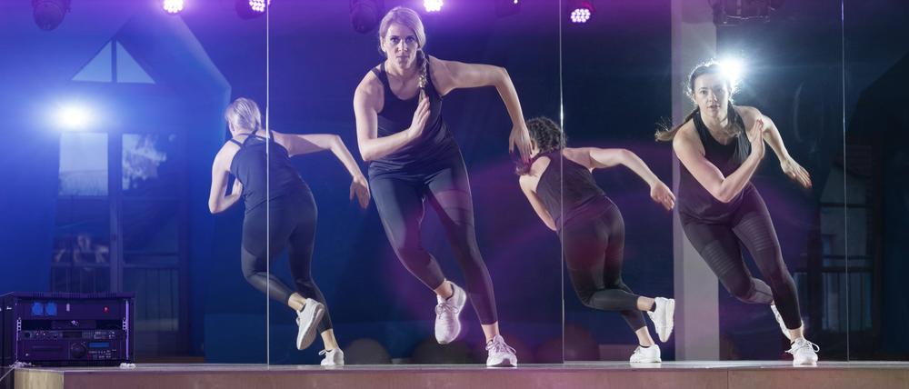 Ein Zumba-Training kann auch dabei helfen, Kraftreserven für den Marathon aufzubauen.