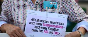 Eine Koalition zwischen AfD und CDU: am Rande einer Wahlkampfveranstaltung in Brandenburg/Havel plädiert ein CDU-Anhänger für diese Option. 