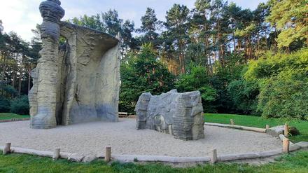 Fotografin ist LHP/Sina Brandenburg. Zu sehen ist der Kletterberg am Kahlberg in der Waldstadt II, Potsdam.