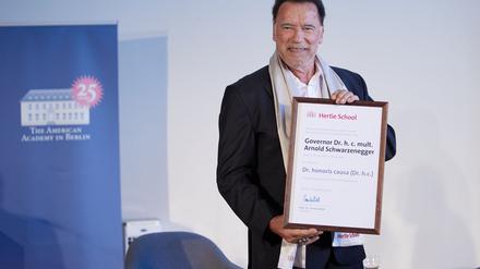 Der Ex-Gouverneur von Kalifornien, Arnold Schwarzenegger hat in Berlin die Ehrendoktorwürde erhalten.