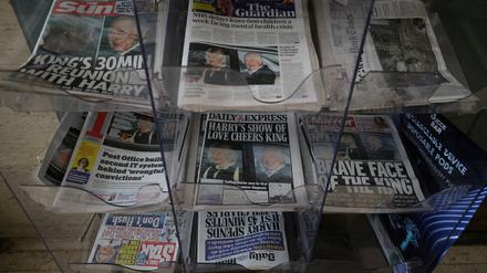 FILE PHOTO: Newspapers reporting on King Charles’ health are displayed on a newsstand in London, Britain, February 7, 2024. REUTERS/Hollie Adams/File Photo