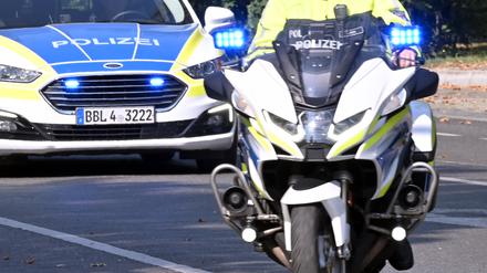Die Polizei ermittelt nach einem Überfall im Wohngebiet Am Stern.