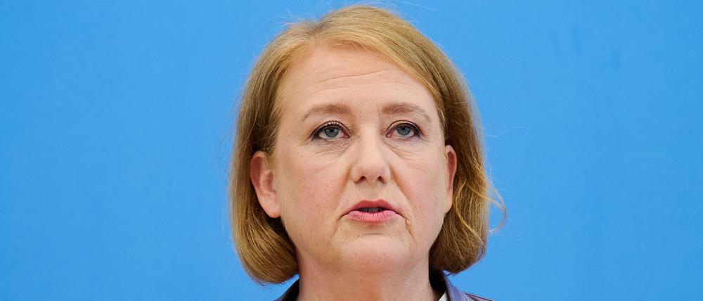 Lisa Paus (Bündnis 90/Die Grünen), Bundesministerin für Familie, Senioren, Frauen und Jugend stellt den 17. Kinder- und Jugendbericht im Haus der Bundespressekonferenz vor.