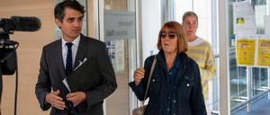 Gisèle Pélicot und ihr Anwalt im Gericht in Avignon.
