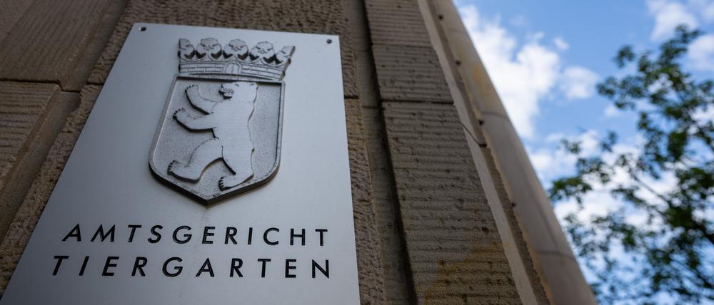 Der Schriftzug «Amtsgericht Tiergarten» ist am Eingang des Gebäudes in der Turmstraße angebracht.