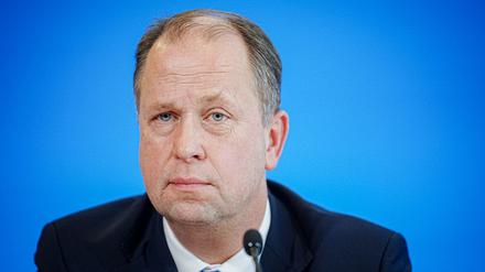Als Sonderbevollmächtigter für Migrationsabkommen soll Joachim Stamp (FDP) helfen, Arbeitskräfte aus dem Ausland zu gewinnen und Herkunftsländer von Asylbewerbern dazu zu dafür zu sorgen, dass Ausreisepflichtige in ihre Heimat zurückkehren. 