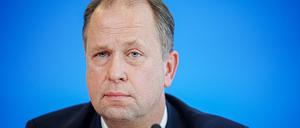 Als Sonderbevollmächtigter für Migrationsabkommen soll Joachim Stamp (FDP) helfen, Arbeitskräfte aus dem Ausland zu gewinnen und Herkunftsländer von Asylbewerbern dazu zu dafür zu sorgen, dass Ausreisepflichtige in ihre Heimat zurückkehren.