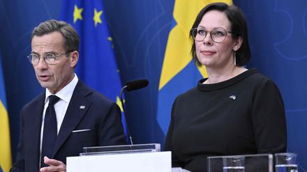 Regierungschef Ulf Kristersson mit Parteikollegin Maria Malmer Stenergard
