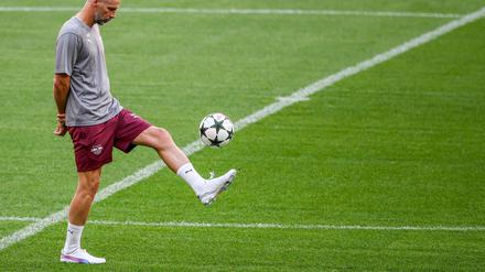 RB-Coach Marco Rose leitete das Training in Madrid.