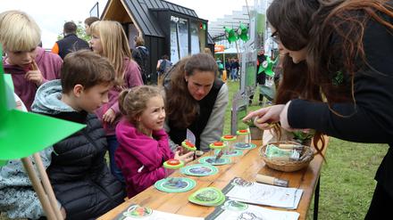 Für Kinder werden Mitmachaktionen angeboten. 