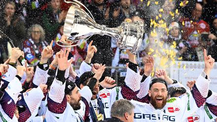 Das war Titel Nummer zehn. Im April gewannen die Eisbären ihre zehnte Finalserie in der DEL. 