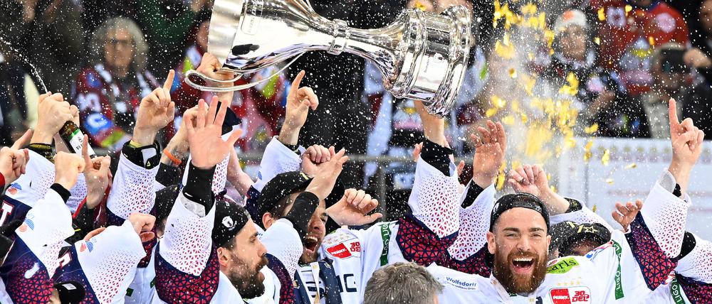 Das war Titel Nummer zehn. Im April gewannen die Eisbären ihre zehnte Finalserie in der DEL. 