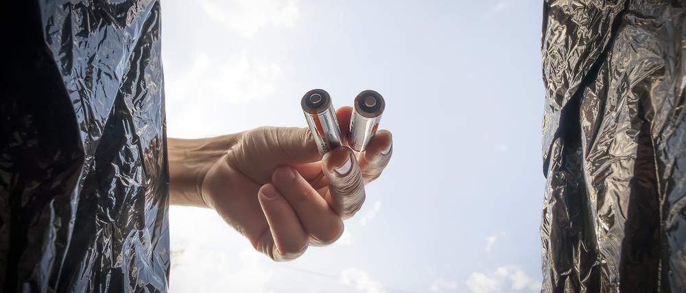 Leere Batterien gehören nicht in die Mülltonne. Sie werden vom Handel zurückgenommen.