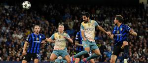 Auch dieser Ball ging nicht ins Tor: Ilkay Gündogan beim Kopfball.