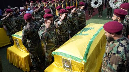 Durch die Explosionen von Walkie-Talkies und Pagern wurden mehrere Mitglieder der Hisbollah getötet. 