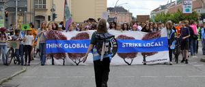 Fridays for future Potsdam. Etwa 330 Beteiligte beim Demonstrationszug durch Potsdam.