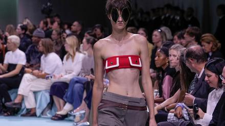  „Wir sehen in jeder Frau eine Superheldin“, sagt Raf Simons über die Prada-Kollektion.