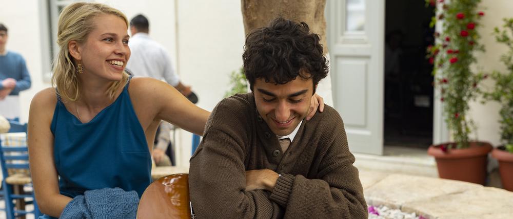 Zurück auf Hydra: Leonard Cohen (Alex Wollf) und Marianne Ihlen (Thea Sofie Loch Næss).