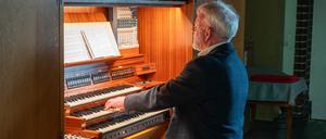 Christian Finke ist seit 40 Jahren Kantor der Lankwitzer Dreifaltigkeitsgemeinde und seit 23 Jahren Steglitzer Kreiskantor.