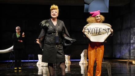 Szenenbild aus "Zähne und Krallen", Hans-Otto-Theater Potsdam