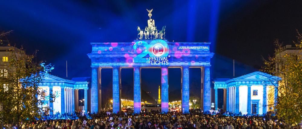 Auch das Brandenburger Tor erstrahlt beim 20. Festival of Lights vom 4. bis 13. Oktober 2024. 
