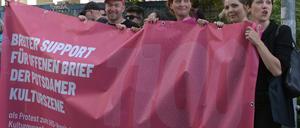 Protestierende am 19. September 2024 gegen den AfD-Vorsitz vor dem Verwaltungsstandort Edisonallee in Potsdam.