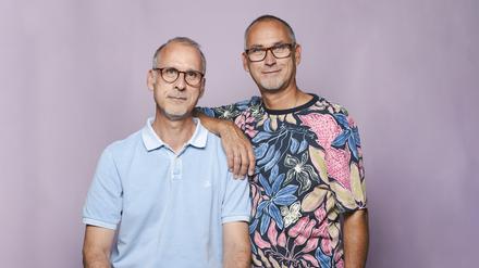 Michael (l.) und Christian (r.) Nobis (beide 58) sind Zwillinge. Im vergangenen Jahr erkrankten beide an Prostatakrebs. Tagesspiegel trifft die beiden ein halbes Jahr nach ihrer OP.