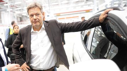 Wirtschaftsminister Robert Habeck bei Volkswagen in Emden.