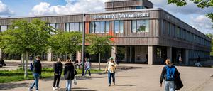 Seit fast drei Jahren läuft ein Disziplinarverfahren gegen die Kanzlerin der FU. Jetzt hat ein Gericht eine letzte Frist gesetzt. 