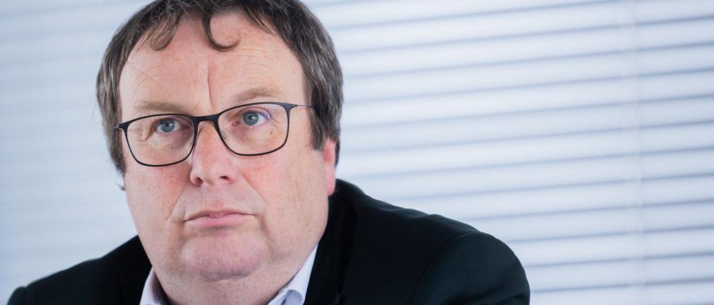 Verkehrsminister Oliver Krischer möchte, dass das Deutschlandticket auch künftig attraktiv ist. (Archivfoto)