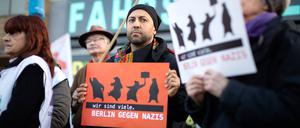 Eine Kundgebung gegen Neonazis in Neukölln, an der unter anderem der Linken-Politiker Ferat Kocak - selbst Betroffener der Anschlagsserie - teilnahm. 