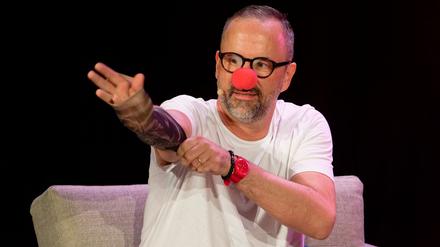 Der Komiker Kurt Krömer feiert die 100. Folge seines Podcasts.