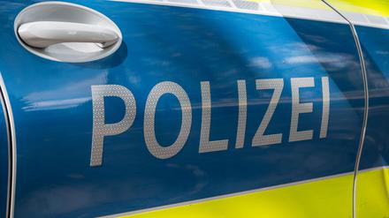 Ein Unbekannter hat in Berlin-Spandau auf eine Frau und einen Bus geschossen. (Symbolbild)