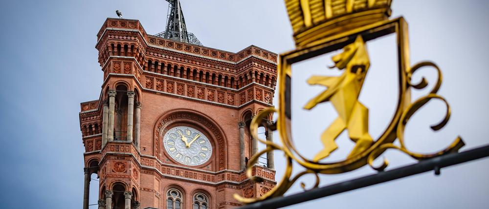Ein geregeltes Klärungsverfahren bei Uneinigkeiten zwischen Haupt- und Bezirksverwaltung gibt es nicht. Das soll sich nun ändern.