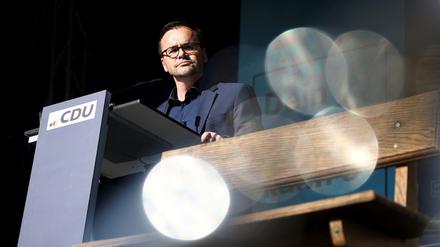 Jan Redmann (CDU) auf der Wahlparty seiner Partei.