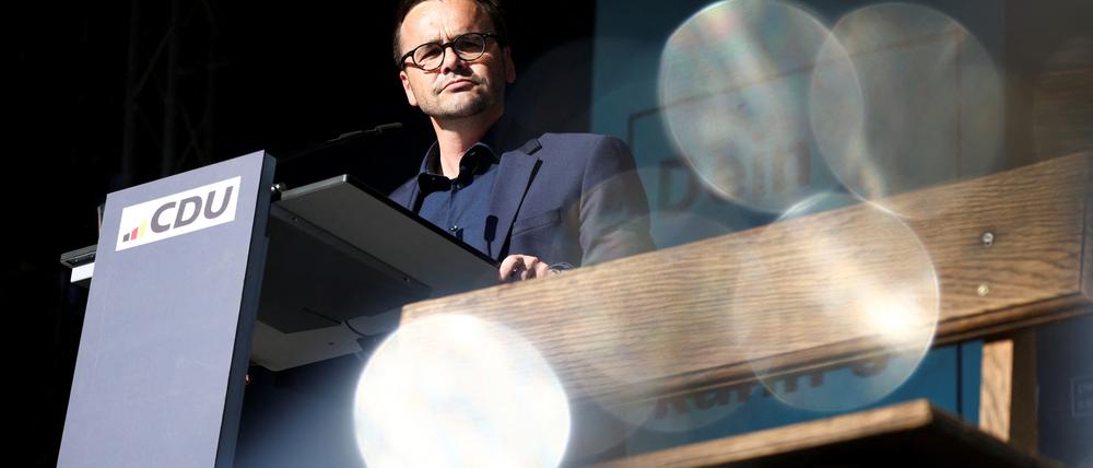 Jan Redmann (CDU) auf der Wahlparty seiner Partei.